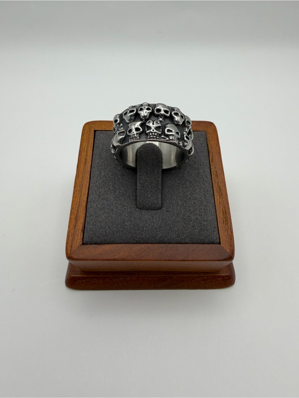 Skulls Shape Ring
